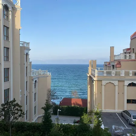 Luxurious And Panoramic At The In La Complex Daire