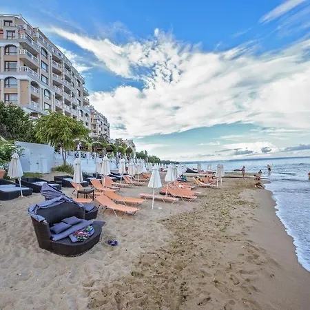 Luxurious And Panoramic At The In La Complex Daire