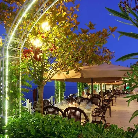 Luxurious And Panoramic At The In La Complex Lejlighed