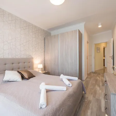 Luxurious And Panoramic At The In La Complex Apartment *