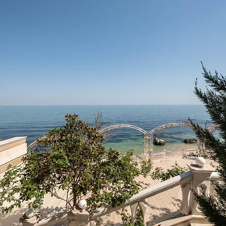 Luxurious And Panoramic At The In La Complex