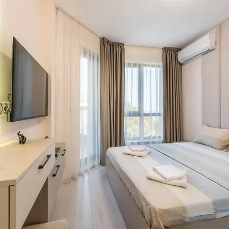 Luxurious And Panoramic At The In La Complex Daire