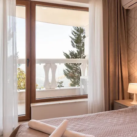 Luxurious And Panoramic At The In La Complex Apartament *