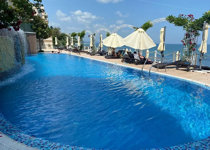 Luxurious And Panoramic At The In La Complex