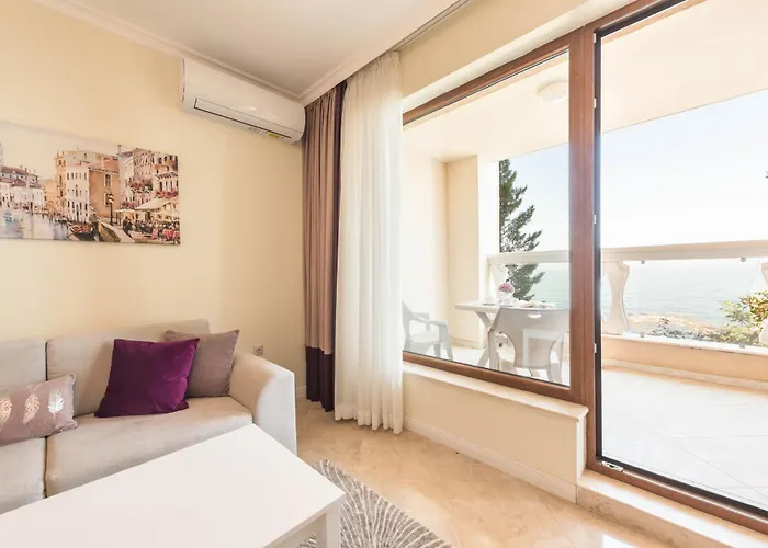 Luxurious And Panoramic At The In La Complex