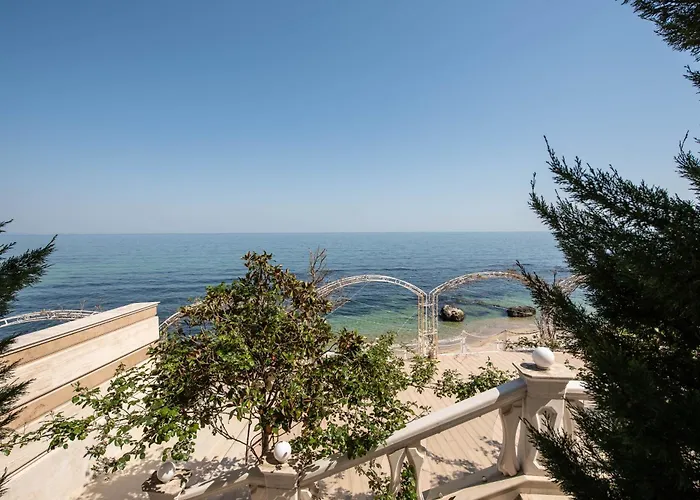 Luxurious And Panoramic At The In La Complex